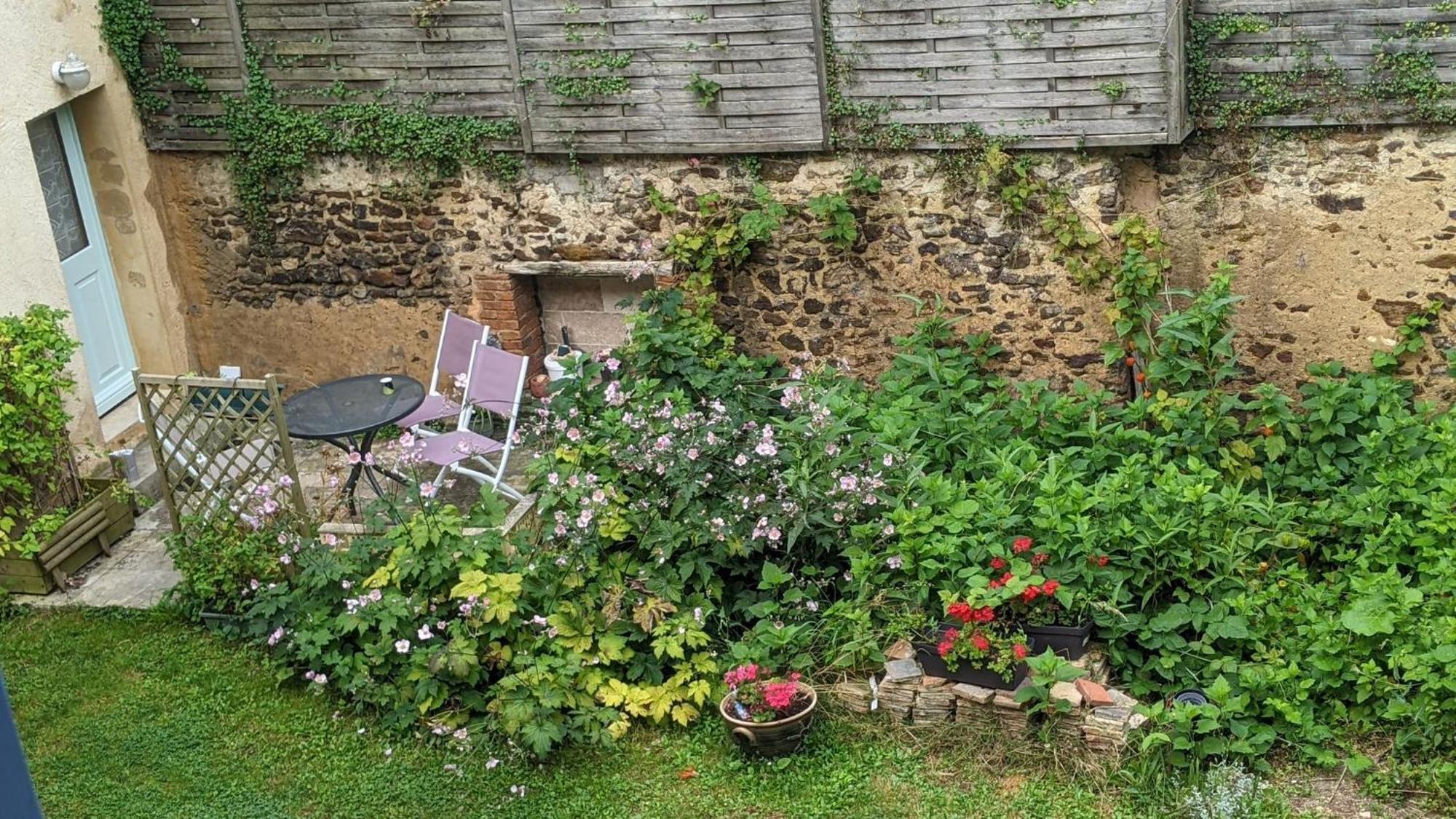 La Maison D'A Cote Saint-Amand-en-Puisaye Exterior foto